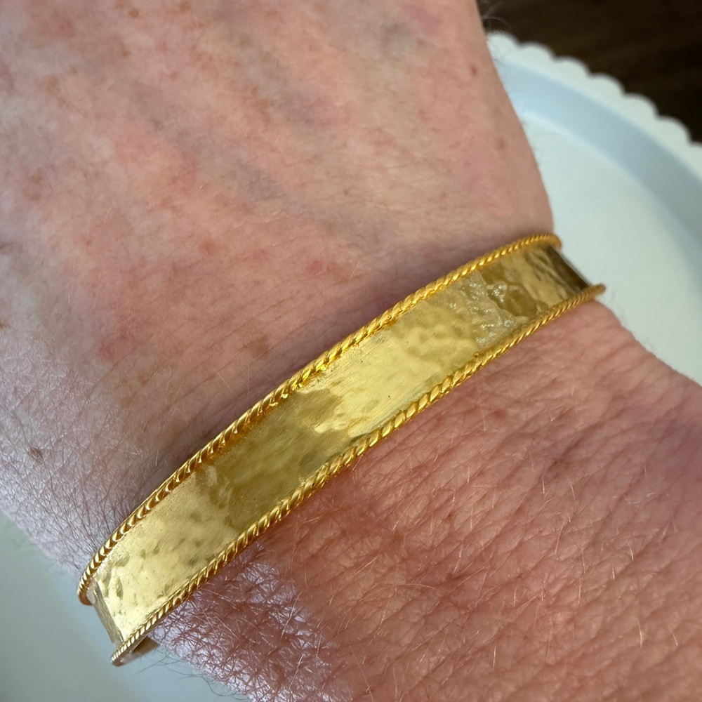 Julie Vos Savoy Hammered Bangle